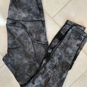 Zyia Gray Stonewashed Mesh Pocket Hi-Rise 7/8 24" - size 2